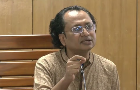 সাকিব খেলোয়াড় হিসেবে ভালো, তবে মানুষ হিসেবে ‘পচে গেছেন’: তথ্য উপদেষ্টা